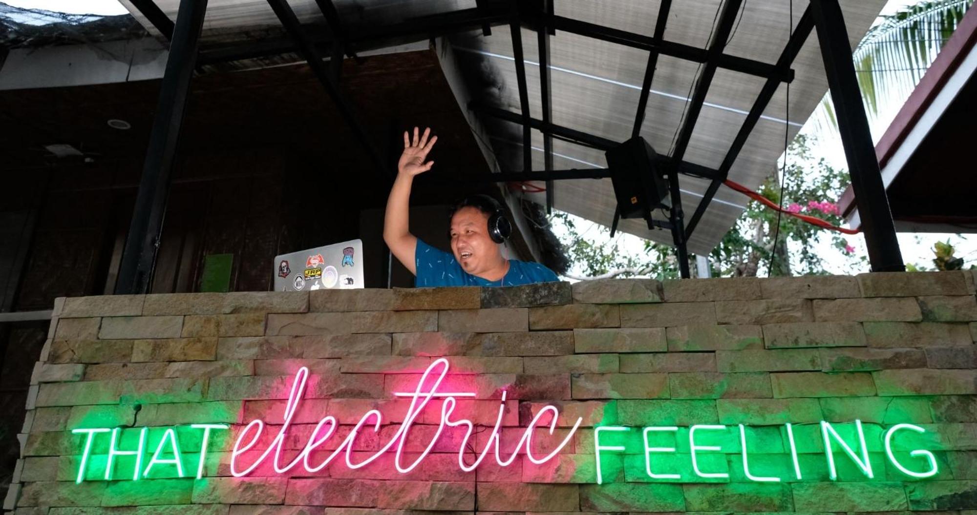 Mad Monkey Siquijor Hostel Εξωτερικό φωτογραφία